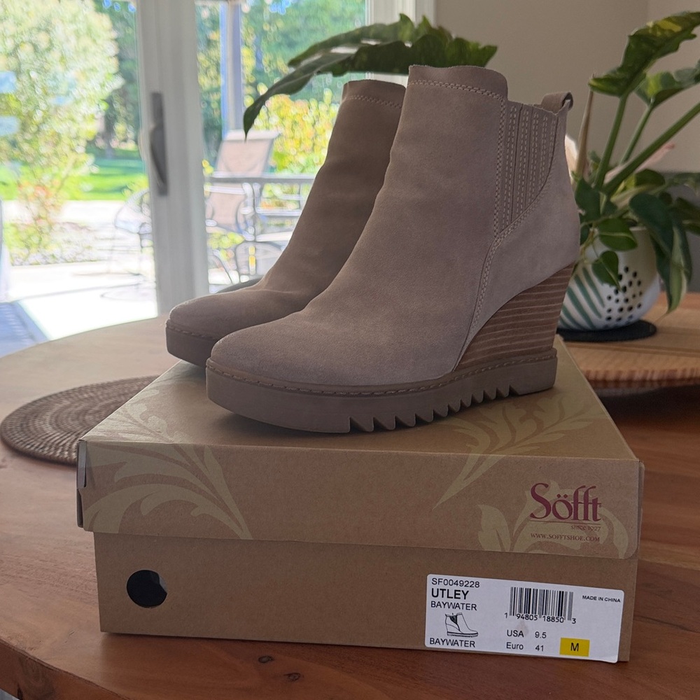 Söfft Taupe Suede Ankle Boots